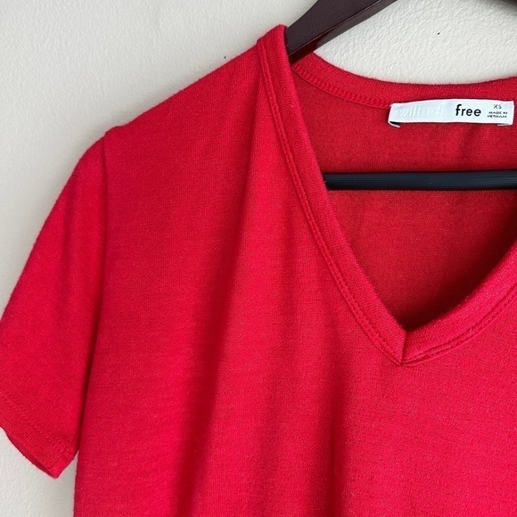 Aritzia Wilfred Free Red V-Neck Tee - Picture 3 of 4
